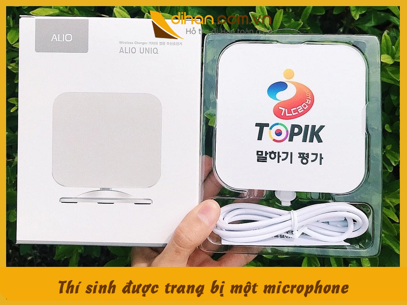 Thí sinh được trang bị một microphone