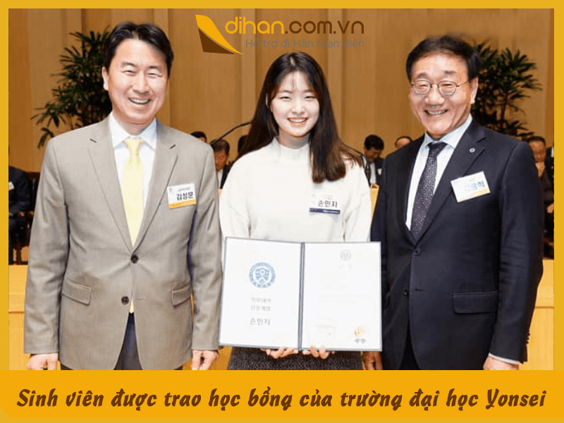Sinh viên được trao học bổng của trường đại học Yonsei
